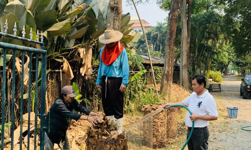 กองศิลปวัฒนธรรม ร่วมกับศิษย์เก่า นศ.จิตอาสาจัดทำปุ๋ยหมักจากใบไม้ ณ พิพิธภัณฑ์วัฒนธรรมเกษตรไทย