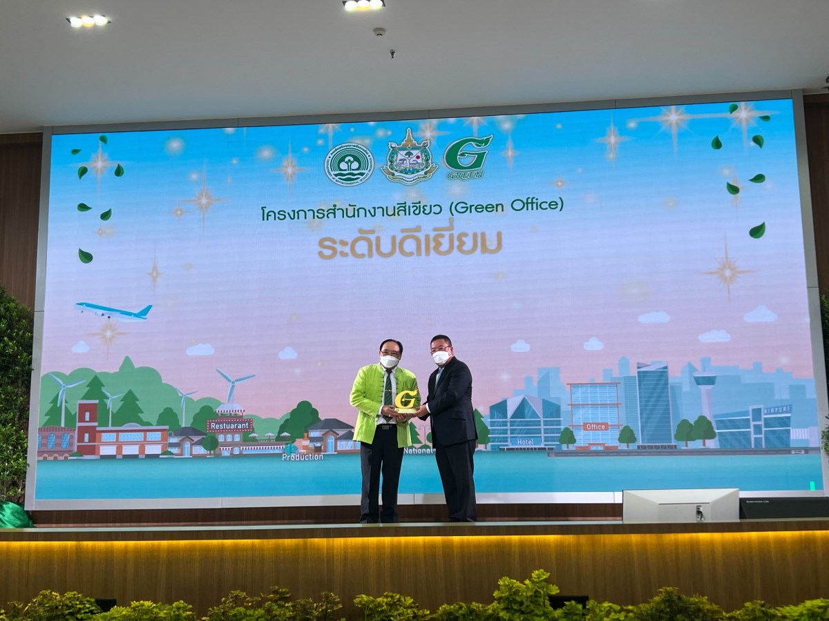 Student Affairs Center (Amnuay Yossuk Building) and the Faculty of Economics, Maejo University received a G-Green plaque of excellent level.