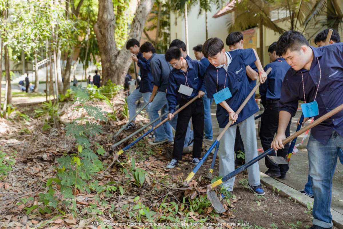Big Cleaning Day Maejo Green Heart & Smart University ม.แม่โจ้ ปลูกจิตสำนึกให้น้องใหม่ สร้างจิตอาสาพัฒนาชุมชน